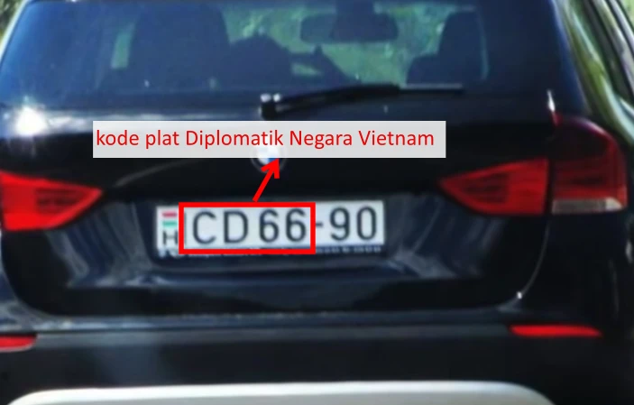 Plat putih mobil diplomat Nega Vietnam
